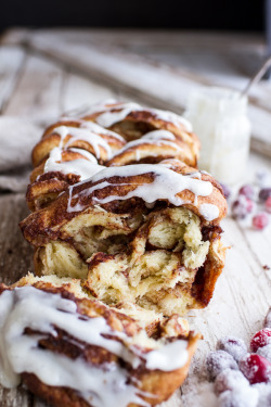 do-not-touch-my-food:  Pull-Apart Cinnamon Roll Bread 