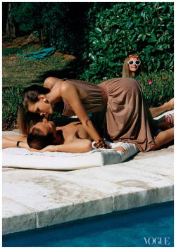 pascalrascal:  lelaid:  Elsa Martinelli &amp; Lisa Taylor by Helmut Newton for Vogue, May 1975  what
