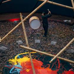 Fauzie Wiriadisastra under a bamboo dome at Sunaryo Art Space. #modernart #art #performance  #splashy #meditation #art🎨 #artwork #artist #music #drum #bass #bassfishing #abstractart #abstractpainting #abstractart #bamboo (at Selasar Sunaryo Art Space)