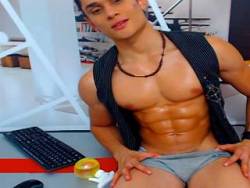 Jenncy Fox is currently ranked on the top 20 live gay cam performers check out his Profile and get 120 free credits just CLICK HERE