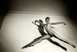 kleophoto:  Nude woman jumping by photographer K Leo #photography #beauty 