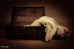 jclarkimages:  Thinking outside the box. Model: vexvoir Photographer: jclarkimages 