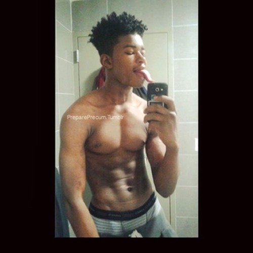 onthelowfreakyzoe:  bboy727:  iwillsuckit4you:  prepareprecum:  19 year old from the Bronx   Sexy Motherfuckah  Fine ass big ass dick I never bottom before but I have to give it up to him damn  Not sure what the hell they’re feeding these young ones.