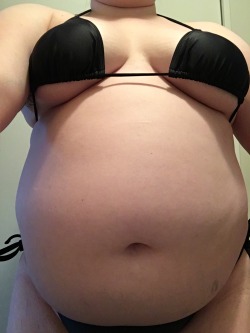 stuffedbellybabe:  Busting out of my bikini! #bigbelly #fat #chubby #bbw #weightgain #gainer #feedee #feederism