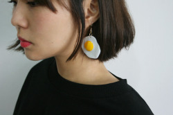 cooperate:  fried egg earrings 8,500원