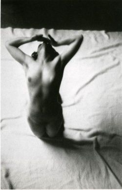 vivipiuomeno1:Germaine Luise Krull (29 Nov. 1897 – 31 July 1985) from Ph.book ‘Études de Nu’ (Studies of Nudes) 1930