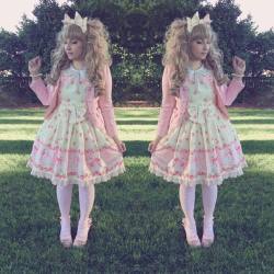 bububun:  @mintkismet is celebrating her 10 year lolitaversary so we got dressed up in “old school” lolita. I don’t have any though so I wore my oldest dress and tried for a 2008 style sweet lolita outfit. Thanks to @rabbit_winner for taking this