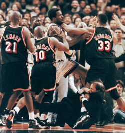 90sjam:  Heat vs Knicks, love is in the air