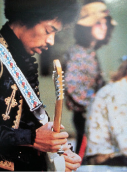 rocknrollhighskool:  It’s that man Hendrix