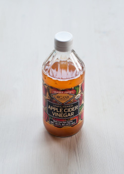 heyfranhey:  16 Genius Uses For Apple Cider VinegarHello Natural writes:Most people have a bottle of apple cider vinegar sitting in their pantry, but few realize what a goldmine  this ubiquitous (and oh-so-cheap!) ingredient is. ACV (essentially just