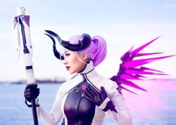 stellachuuuuu:  HHNNNGGG omg I’m gonna use this as a wallpaper for everything.  📸 @sorairo_days  I sell the wing and horns pattern on my Etsy /stellachuu  #impmercy #mercycosplay #blizzard #overwatch #cosplay #mom #purplehair #wings #katsucon #stellachuu