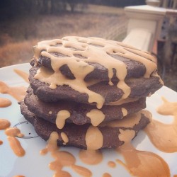 fitpositively:  Peanut Butter Cup Protein Pancakes!! They were so good and so healthy! Recipe: 1/3 cup oats 1/3 cup flour (any) 2 scoops chocolate protein powder 1 tsp baking powder 1 packet stevia &frac12; Tbsp cocoa powder &frac12; Tbsp agave 2 Tbsp