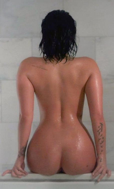 Porn photo celebstarnude:  Demi Lovato