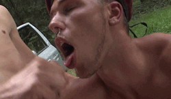 cummeaterchicago:  Mmmmmmmmm…  Sucking guys off and getting my face sprayed in a park is so much fun.  What a bonus it is if there is another guy to have cummy kisses with afterwards.