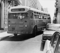krinxany:Autobus de la AMA transitando por la calle Fortaleza. San Juan, Puerto Rico. (1965)