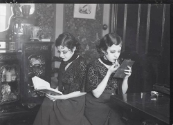 Daisy &amp; Violet Hilton (conjoined twins) ~ Martin Munkácsi 1932 