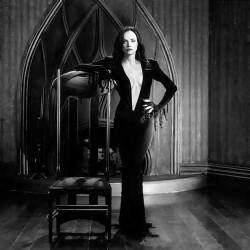 dynastylnoire:  fuckyeah-nerdery:  megan15:  shadesofmidnights:  Christina Ricci, who as a child famously portrayed Wednesday Addams, dressed up as Morticia Addams…  YOOOOOO  Or is she Wednesday Addams who grew up and started dressing like her mom?