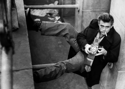  James Dean photographed by Roy Schatt, NYC, 1954 
