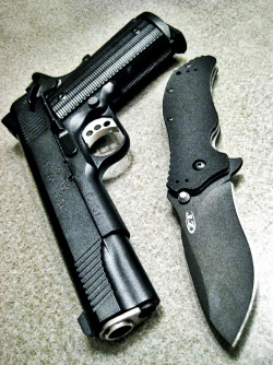 gunsknivesgear:  1911 Pistol and Zero Tolerance