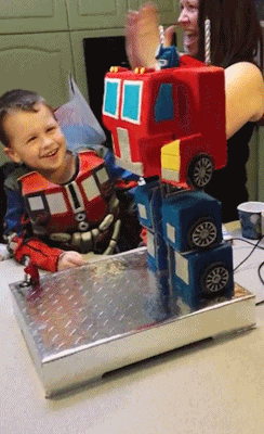 adhesivesandscrap:  gokuma:  prostheticknowledge:  Transforming Birthday Cake - Optimus Prime Russell Munro helped create a robotic transforming birthday cake for his son, using 3D printing to help build its frame: My boy asked for a Transformers cake