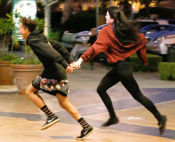 missinglinc:  jenner-news:  Kylie and Jaden running from paparazzis on Sept.30   WHY IS HE WEARING A SKIRT 
