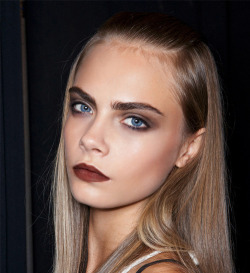 Ch-Eap:  19-93:  Cara Looks So Gud Here Wow  As Opposed To When O.o 