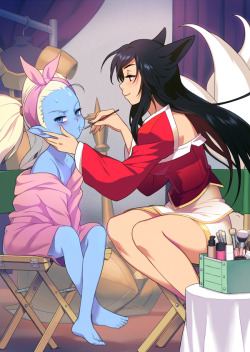 league-of-legends-sexy-girls:  Ahri and Poppy