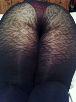 thelaughingempress:  Tights on and off.  I&rsquo;m in love