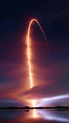 ryanthrift:  beautiful rocket launch 