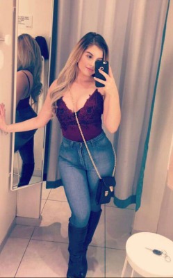 Submit your own changing room pictures now! Curvy jeans via /r/ChangingRooms http://ift.tt/2hSlpcM