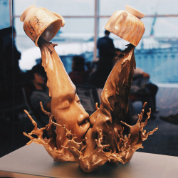 underplay:  langste:  These “coffee kiss” sculptures are part of an ongoing series by Chinese artist Johnson Tsang. Started in 2002, the series is named after a local drink called Yuanyang, which is made using a mixture of three parts coffee and