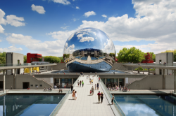 greencrook:  Built in 1985 and designed by architect Adrien Fainsilber and engineer Félix Chamayou, La Géode is perhaps one of the most striking buildings in Paris. A giant mirror ball, it is 36 meters in diameter, equivalent in height to a 12-storey
