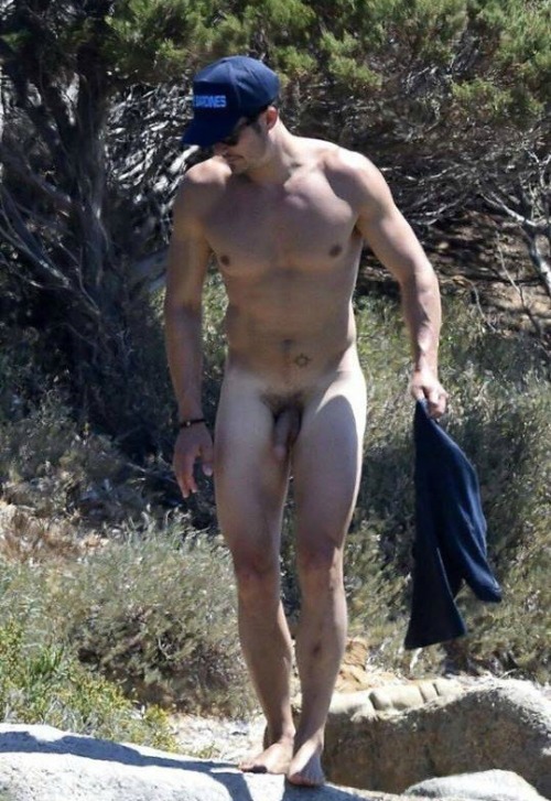 fuckyoustevepena:  Here’s the full set! More Uncut Cock from Orlando Bloom! Naked Naked Naked! 