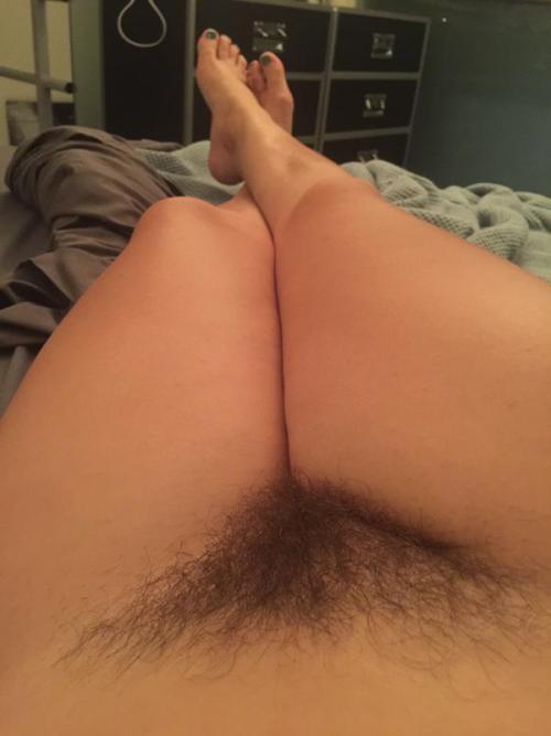 hairymilfs:  Sooo hot.. porn pictures