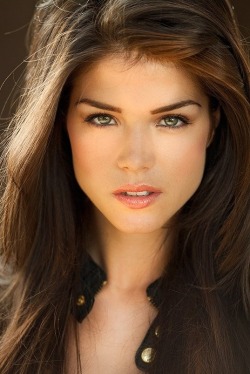 for-the-love-of-women:Marie Avgeropoulos
