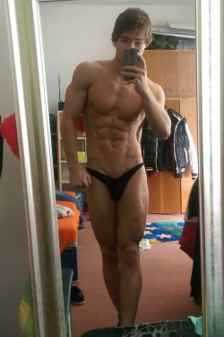 Sexy-Lads:  Sexy Czech Bodybuilder Ondřej Krátký In His Bedroom
