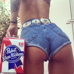 Blue ribbon and some ass.. What more can you ask for ðŸ˜›