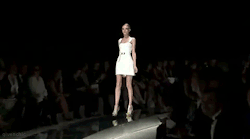 ahmoses:  qivenchic:  vlada being better than you at versace spring rtw 09  vladas perfect walk again 