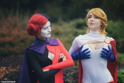 comicbookcosplay:  “It’s all about the boobs, Harley.” ;) Power Girl by Cicha ( -&gt; https://www.facebook.com/CichaCosplay/ ) and Power Harley by SkaranieBoskie ( -&gt; https://www.facebook.com/januszekospleju/?fref=ts ) Photo by Tomografia - Tomasz