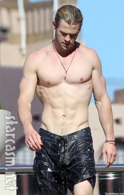 my favourite half-naked actor Chris Hemsworth