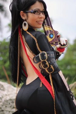 essie-cosplay:  Sexy Bayonetta Cosplay!!! Love this one! 
