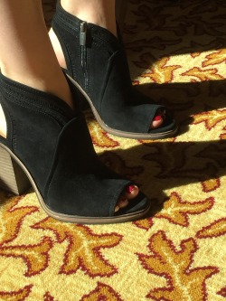 Some of you were asking if I had worn any of my new shoes yet, actually I wore these for the first time just the other day.Â  And of course my husband snapped a picture.Â  No surprise there.