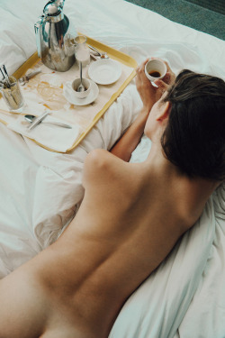 han-solo-70:  coffee-with-a-view:  Naked morning   Morning Coffee ☕️