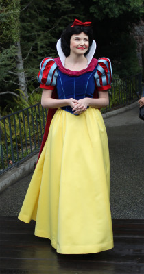 princessrapunzel-ofcorona:  wildheartsneverfade:  jonahadkins:  Once Upon A Time’s Snow White (Ginnifer Goodwin) As The Classic Snow White  YOU SHOULDVE SEEN MY FACE WHEN I REALIZED THIS WAS GINNY OH MY GOSH  OMG SHE IS PERFECTION 