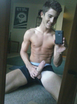 jockdays:  I check out ALL new followers