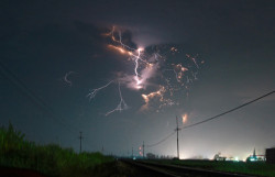stunningpicture:  Wild lightning. 