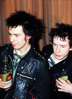 only-september:  katherine-the-grunge:  i fucking love them   Sid Vicious &amp; Johnny Rotten 