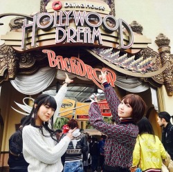 Shingeki no Kyojin seiyuu Ishikawa Yui (Mikasa) and Inoue Marina (Armin) visit Universal Studios Japan’s 2017 SNK THE REAL exhibition together!Update (March 6th, 2017): Added two more images and a video of the seiyuu!More SnK Seiyuu News || General