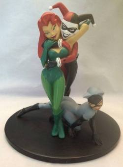 min-and-max:  This isn’t mine (wish it was) but I thought I’d share some fairly unknown TAS merchandise history with you all.This statue was meant to be sold in Warner Brothers stores in Europe. Accounts as to whether or not they made it to store
