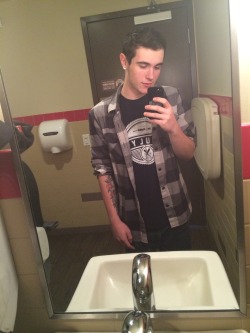 imoldgregbrah:  I’m in the bathroom at my job because thuglife.